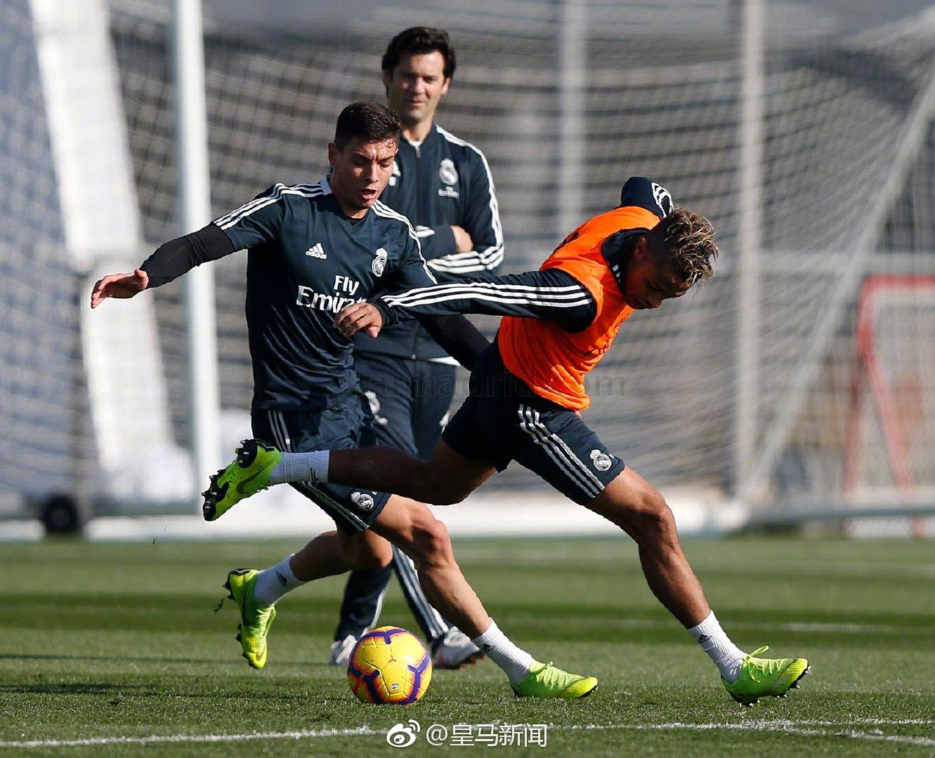 瓦伦西亚发布备战花絮，集结日调整名单，欧联任务艰巨，纪律约束更严格