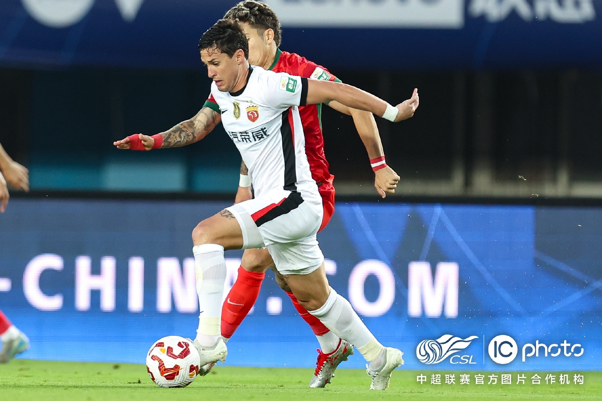 包含上海海港内部会议纪要流出：转会期绝杀压哨，法国杯使命明确，阵容厚度经受考验的词条