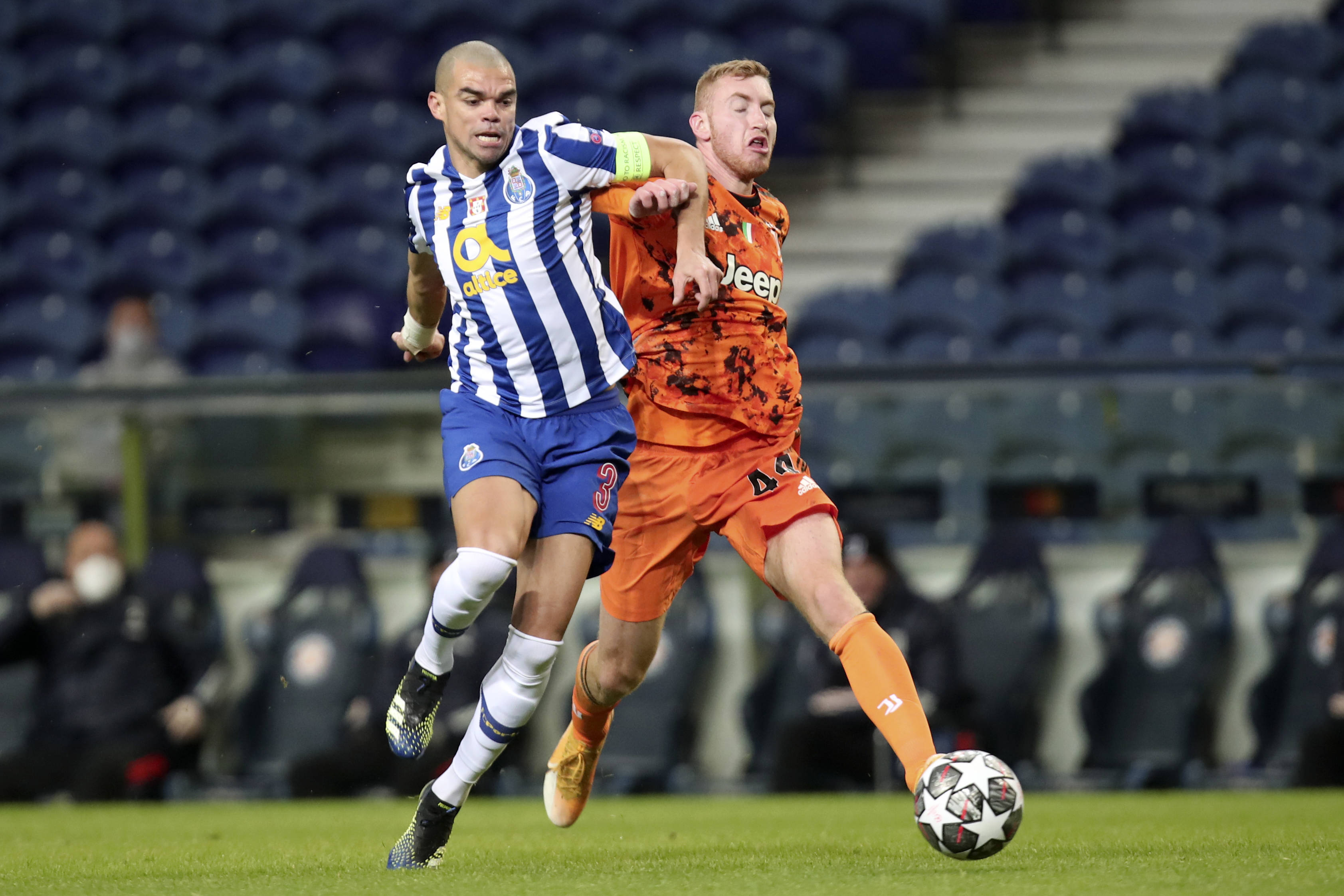 离谱！浙江队今夜远射贴柱阿扎伦卡在瑞士队比赛中悬念迭起，波尔图围绕欧冠更衣室发声的简单介绍